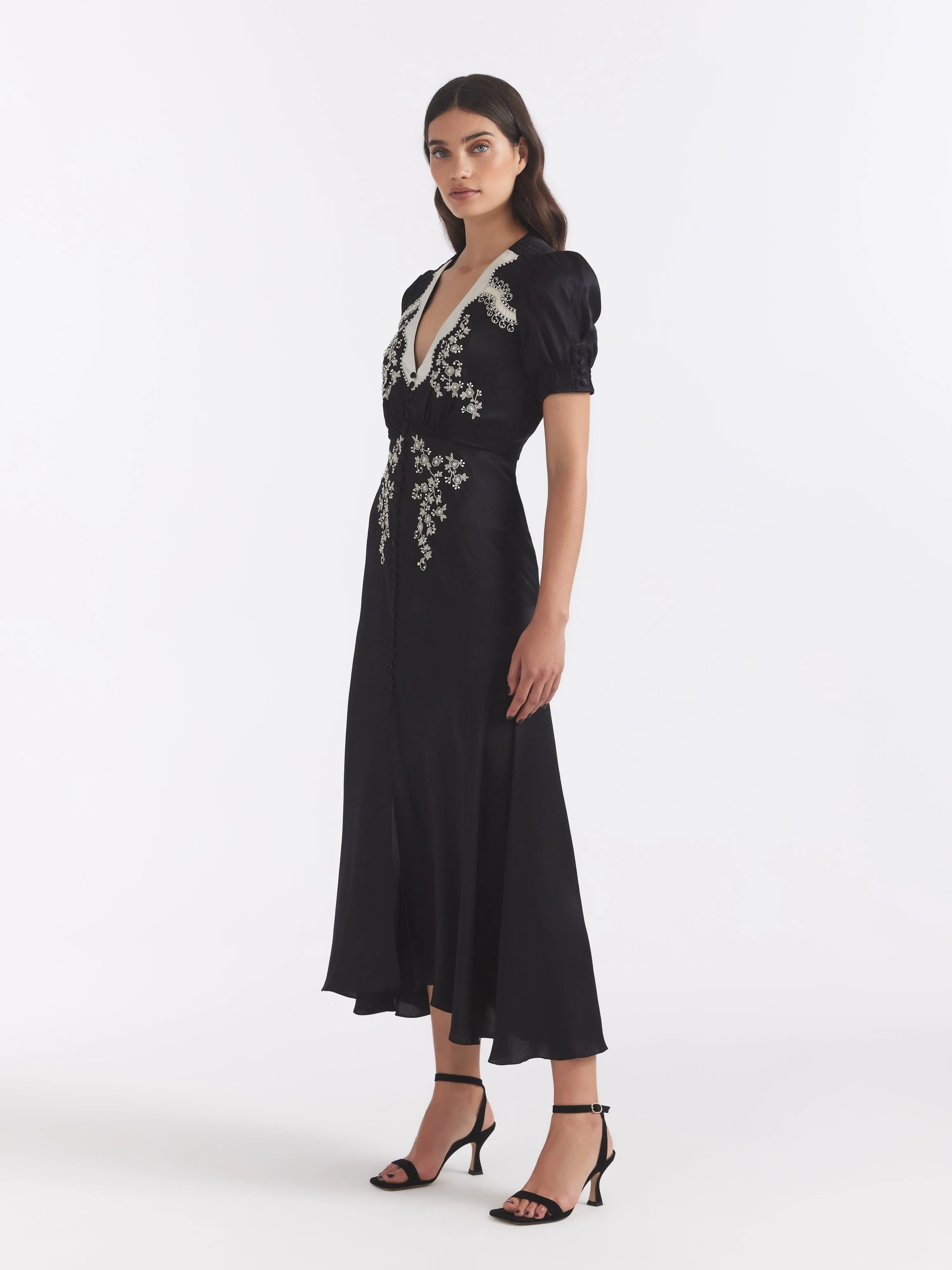 Lea Long Dress in Black Pleated Bouquet